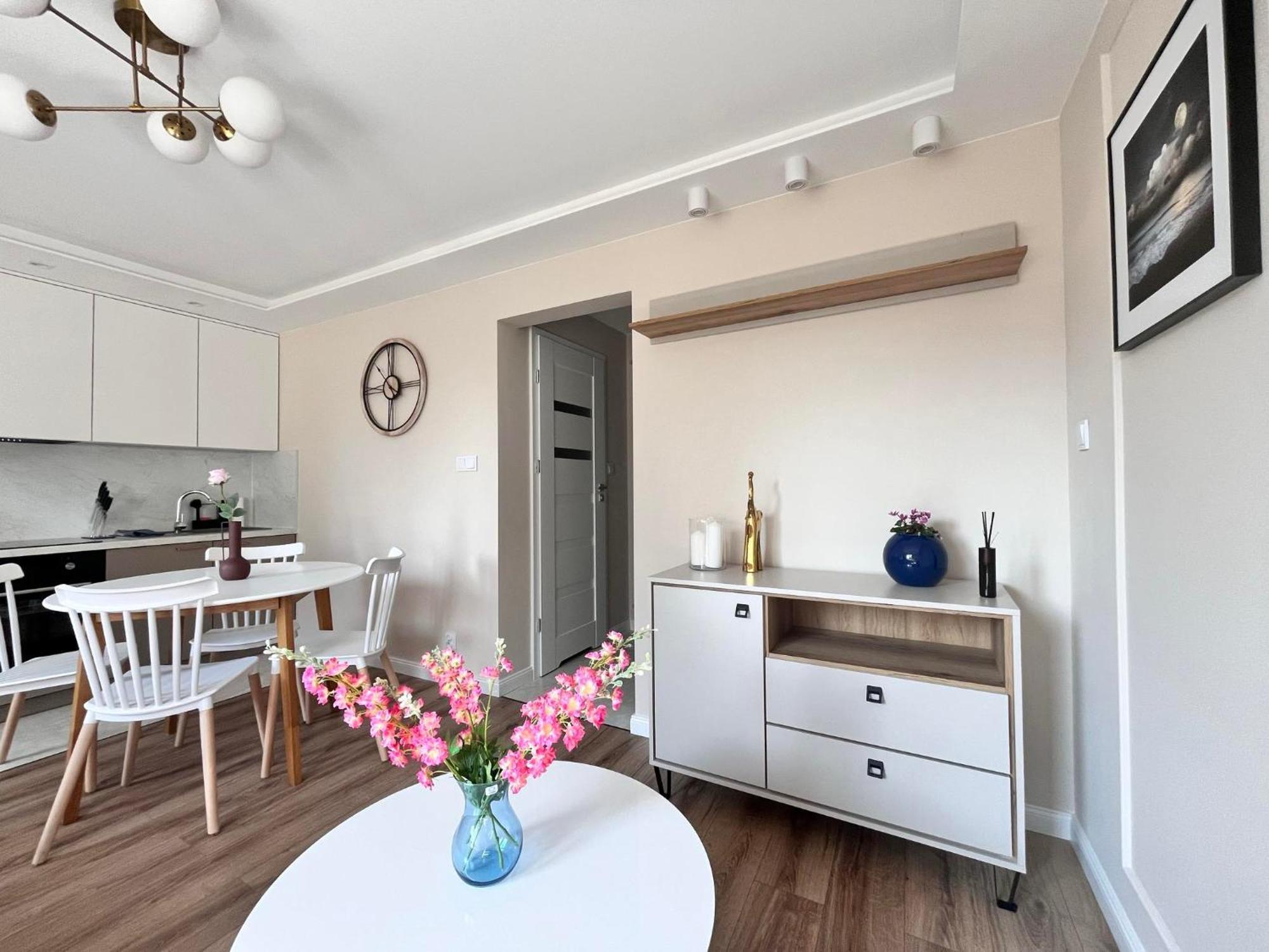 Prestige Apartment Bohaterow Warszawy キェルツェ エクステリア 写真