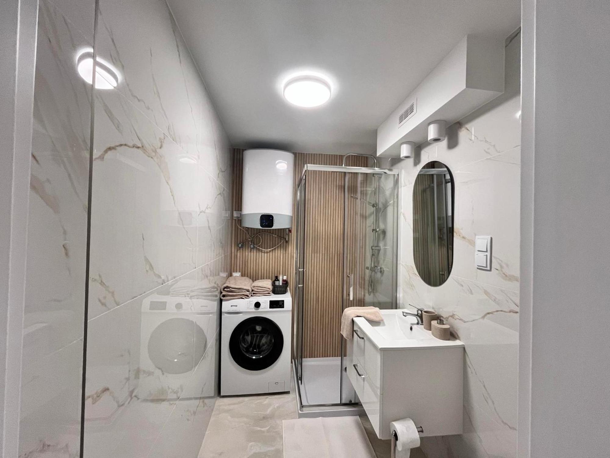 Prestige Apartment Bohaterow Warszawy キェルツェ エクステリア 写真