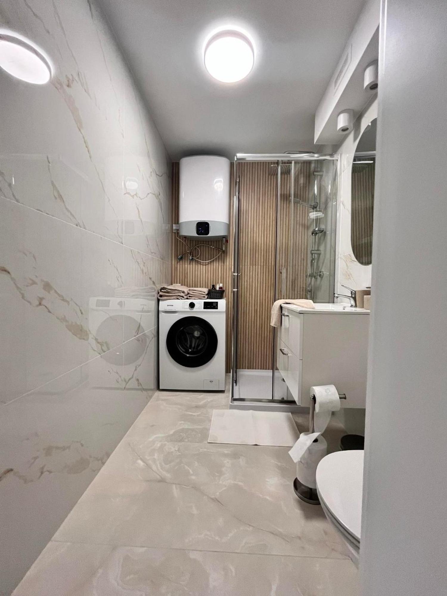 Prestige Apartment Bohaterow Warszawy キェルツェ エクステリア 写真